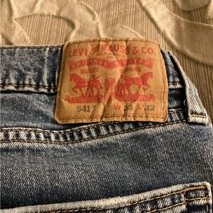 Levi's 541 Relaxed Fit Tapered Leg Jeans Size 33x32